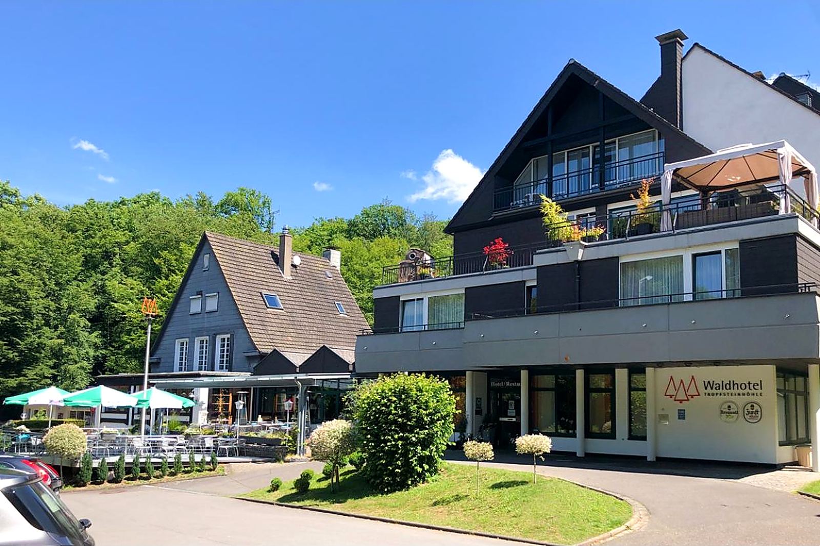 Das Waldhotel Tropfsteinhöhle in Wiehl von außen